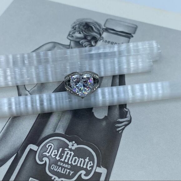 TK316 Stainless Steel Cubic Zirconia Heart Ring Size 5 - Picture 8 of 10